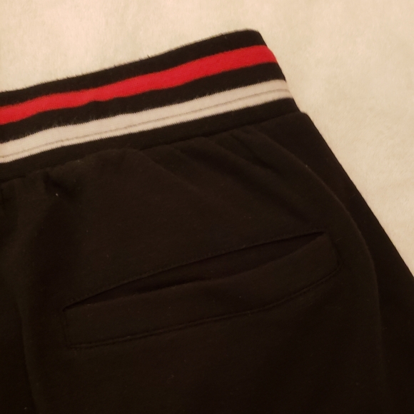 Men's shorts,black/red stripe,size 30,drawstring waist,zipper pockets - Picture 6 of 9